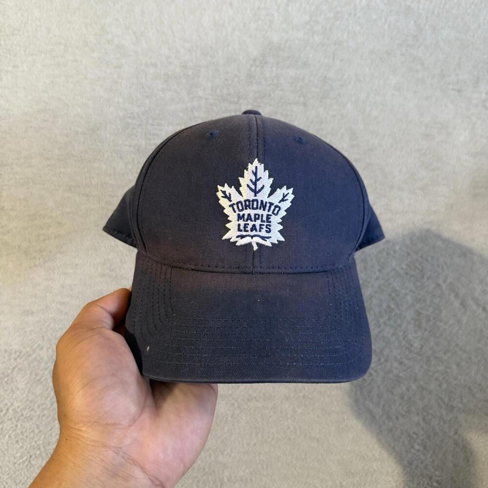 Vintage Toronto Maple Leafs YUPOONG Fitted Hat Men’s